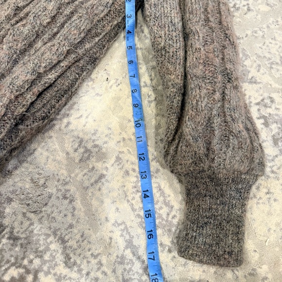 Ultra Chunky Cable knit Cardigan - Picture 7 of 12